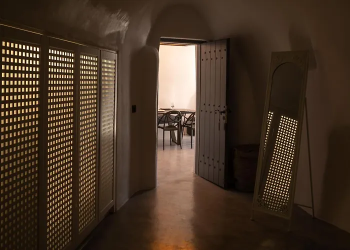 Mybozer Cave Villa *