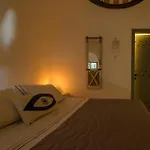 Mybozer Cave * Karterados (Santorini)