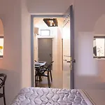Mybozer Cave * Karterados (Santorini)