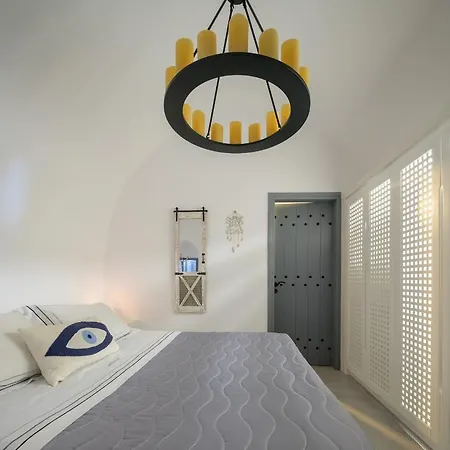 Mybozer Cave Karterados (Santorini)