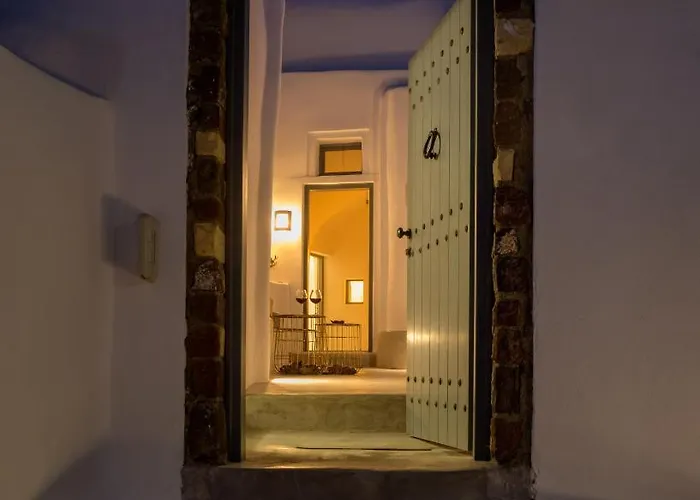 Mybozer Cave Karterados (Santorini)