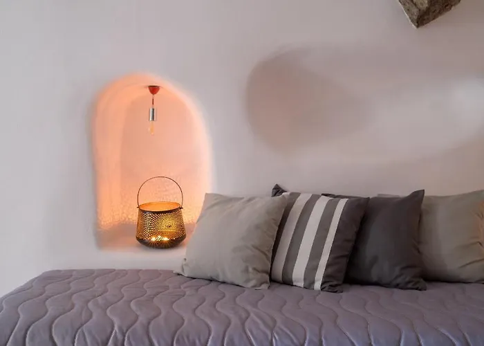 Mybozer Cave * Karterados (Santorini)