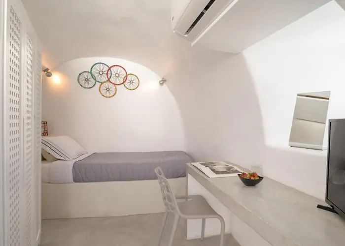 Mybozer Cave Karterados (Santorini)